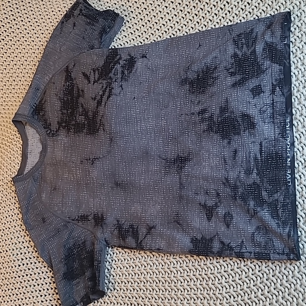 Lululemon Men's L shirt